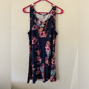 Size L Mudd floral shift dress